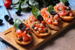 Recettes apéritif : rillettes de thon, tzatziki, mini-quiches et crackers