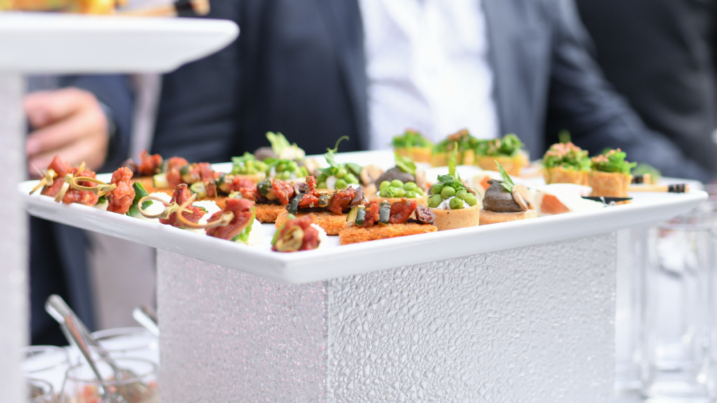 Pourquoi choisir des décorations comestibles pour vos plateaux d’apéro ?